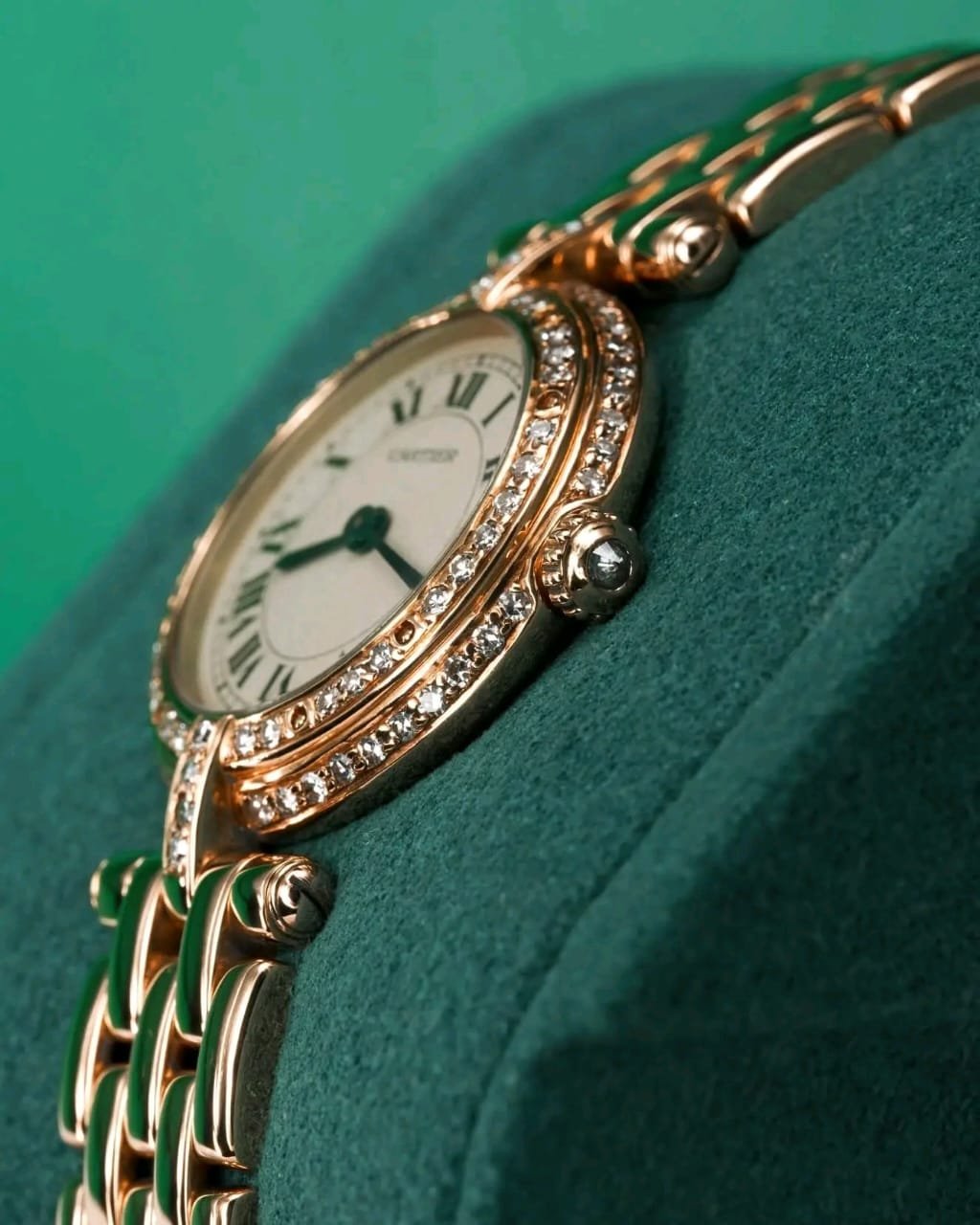Cartier Panthere Cartier Panthere Sapphire Crown Close-Up