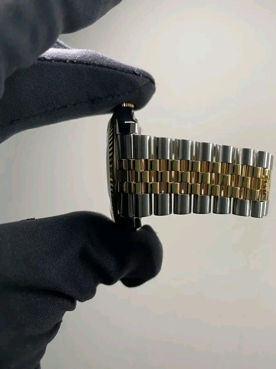Rolex Datejust 116233 Lateral Side View