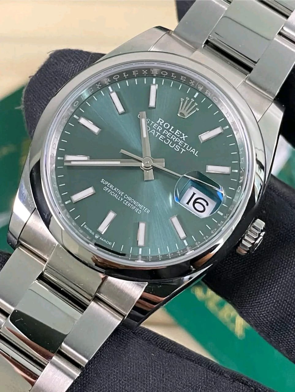 Rolex Datejust 126200 Oysterclasp Detail