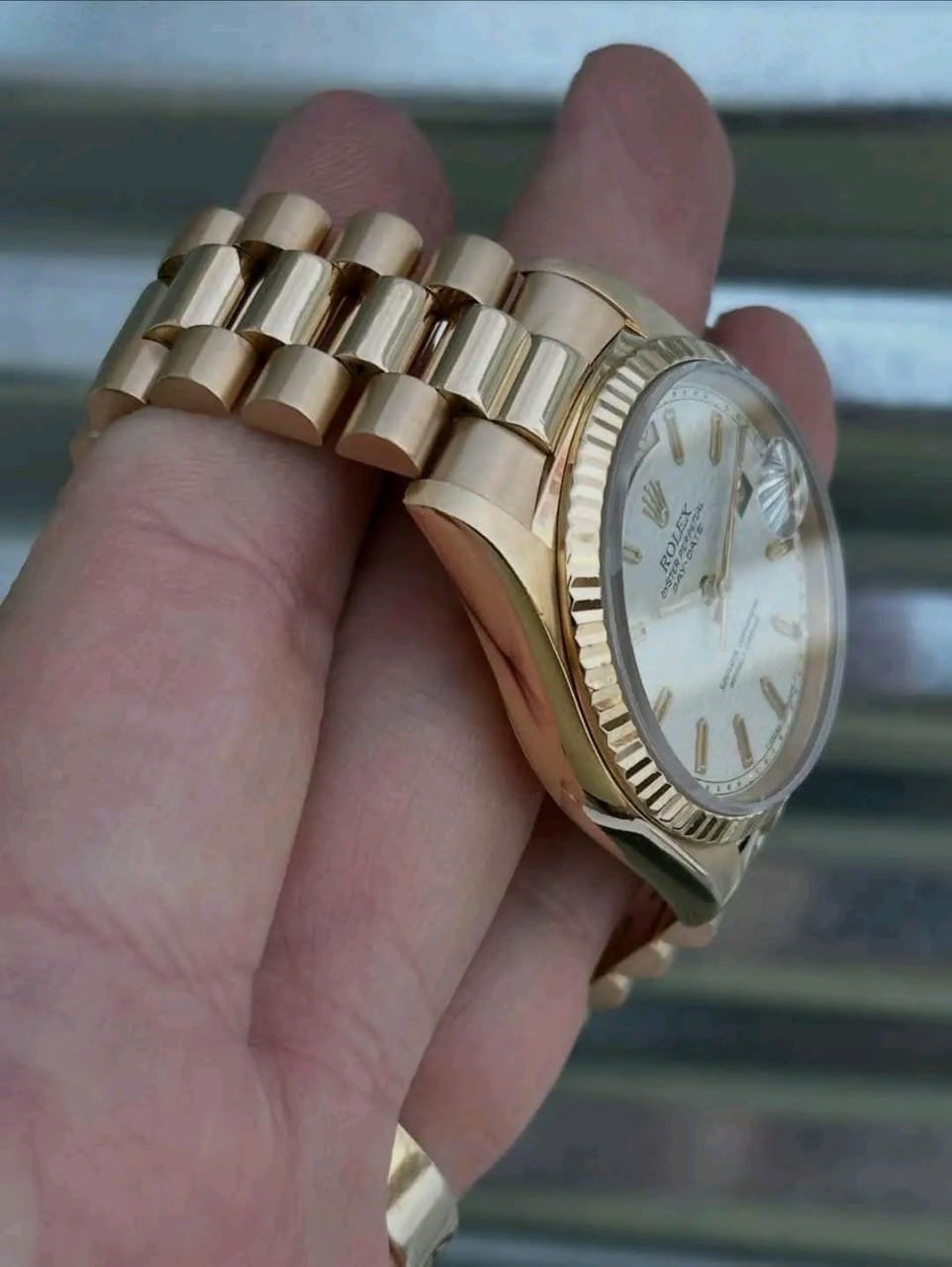 Rolex Day-Date 18238 Fluted Gold Bezel Detail