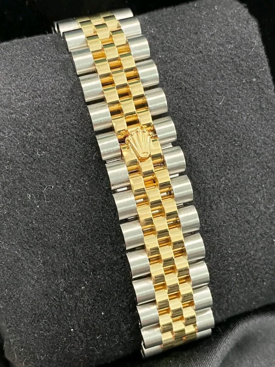 Rolex Datejust 31 Two-Tone Jubilee Bracelet Detail